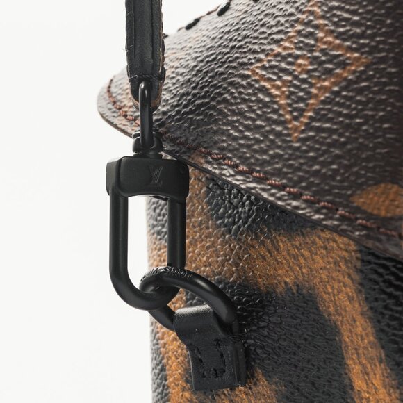 Louis Vuitton Camera Box Wild & Marron Monogram Canvas Handbag - Picture 9 of 14